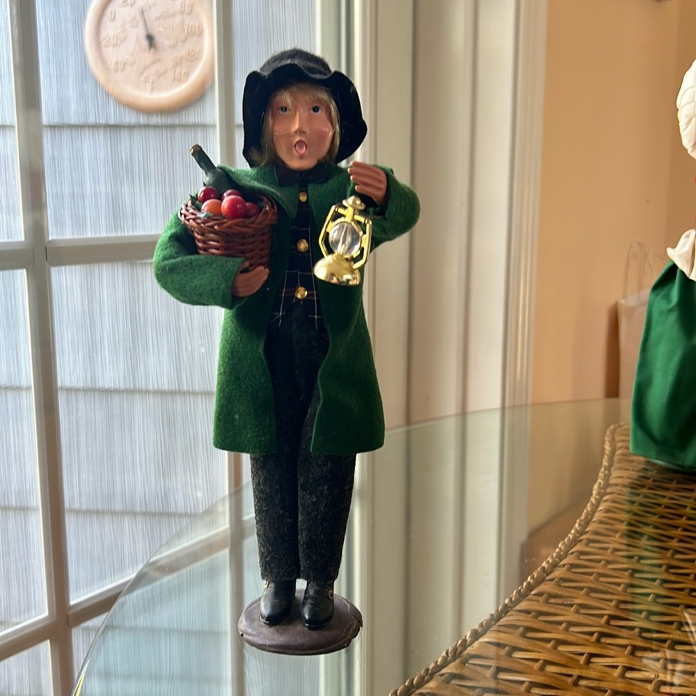 Byers’ Caroler Figurine
